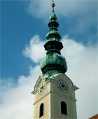 KLAGENFURT capital of Carinthia, with the River Glan flowing through the northeastern part of the town. Situated in a mountain lake region, it is a noted winter sports center with a bustling tourist trade... The city of Klagenfurt offers to the tourist an excelent and beautiful place to enjoy vacations, a combination of natural paradise and perfect organization... VISIT KLAGENFURT... click and see more